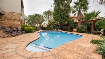 Kolam renang terbuka