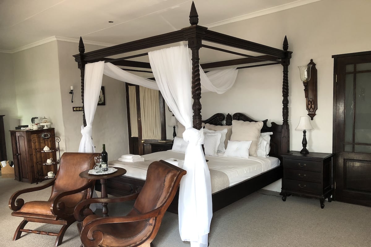 1 kamar tidur, seprai premium, dan selimut bulu angsa