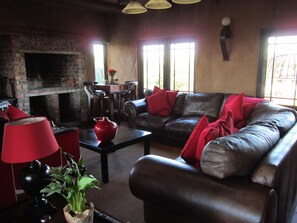 Lobby sitting area - Dio Dell Amore Guest House (Jeffreys Bay)