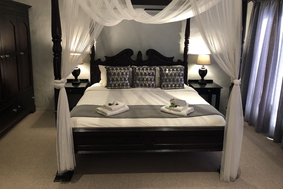 1 chambre, literie de qualité supérieure, couette en duvet d'oie