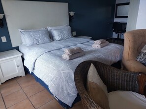 Caja de seguridad en la habitación, wifi gratis y ropa de cama