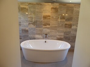 Deluxe Cottage, 1 Bedroom | Bathroom | Separate tub and shower, free toiletries, hair dryer, towels