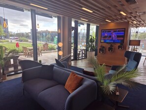 Lounge - Holiday Inn Express Stockport by IHG (Stockport)