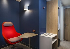 In-room safe, desk, blackout curtains, soundproofing - Holiday Inn Express Stockport by IHG (Stockport)