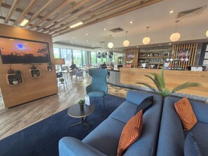 Lounge - Holiday Inn Express Stockport by IHG (Stockport)