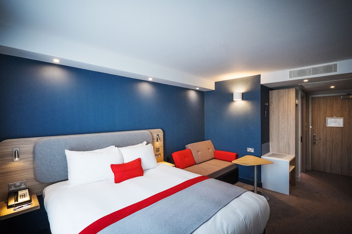1 bedroom, in-room safe, desk, blackout drapes