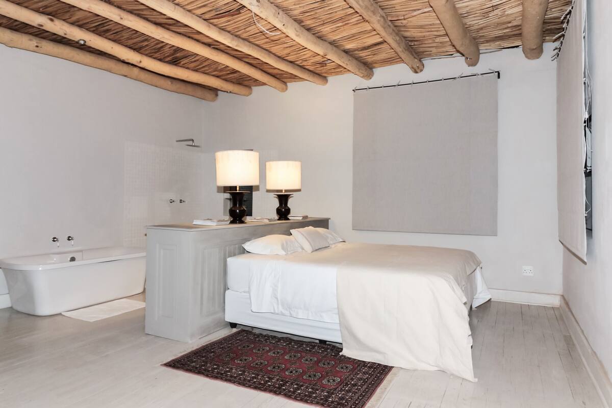 Luxury Suite | In-room safe, desk, WiFi (free)