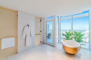 Ático, 4 habitaciones, piscina privada (Duplex) | Baño | Bañera y ducha independientes y bañera profunda
