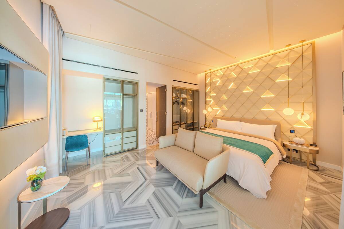 2 Bedroom Skyline Suite with Sea View | Egyptian cotton sheets, premium bedding, down comforters, pillowtop beds