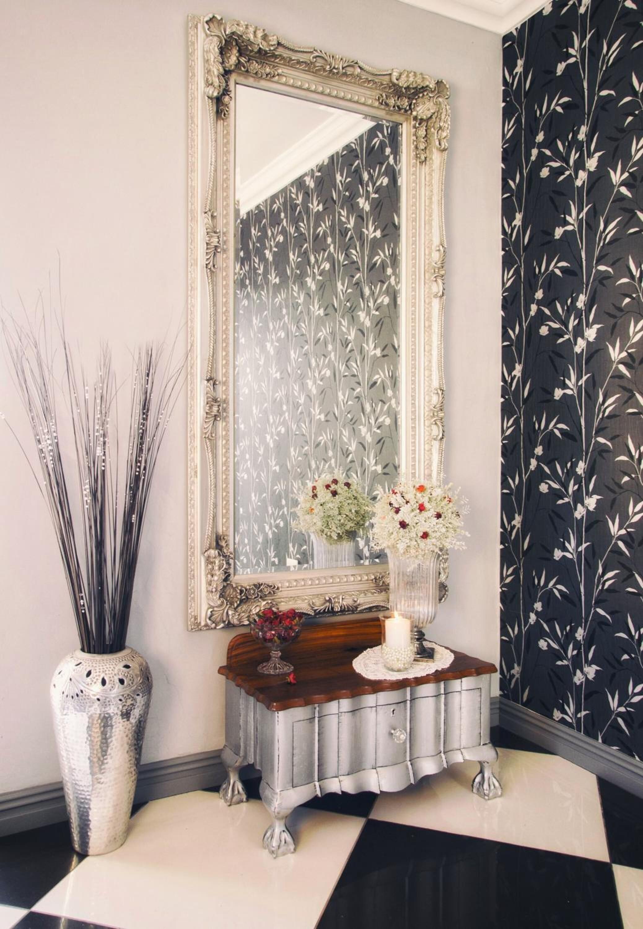 Amenidades de baño gratuitas, secadora de cabello, toallas 