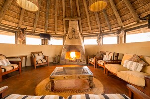 Tienda de lujo, 1 habitación (Luxury Safari Style Tent) | Zona de estar