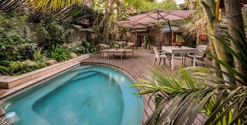 2 outdoor pools