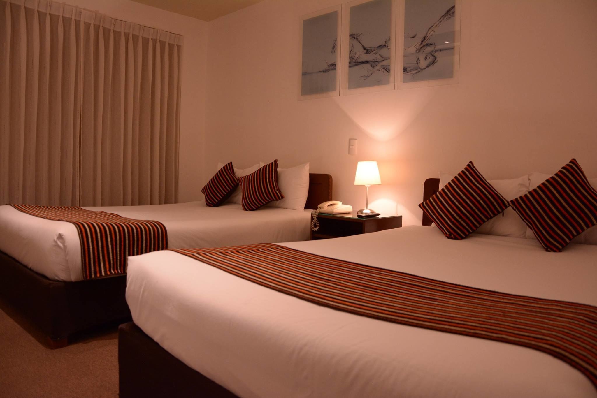 habitacion doble matrimonial | in-room safe, desk, free wifi, bed sheets