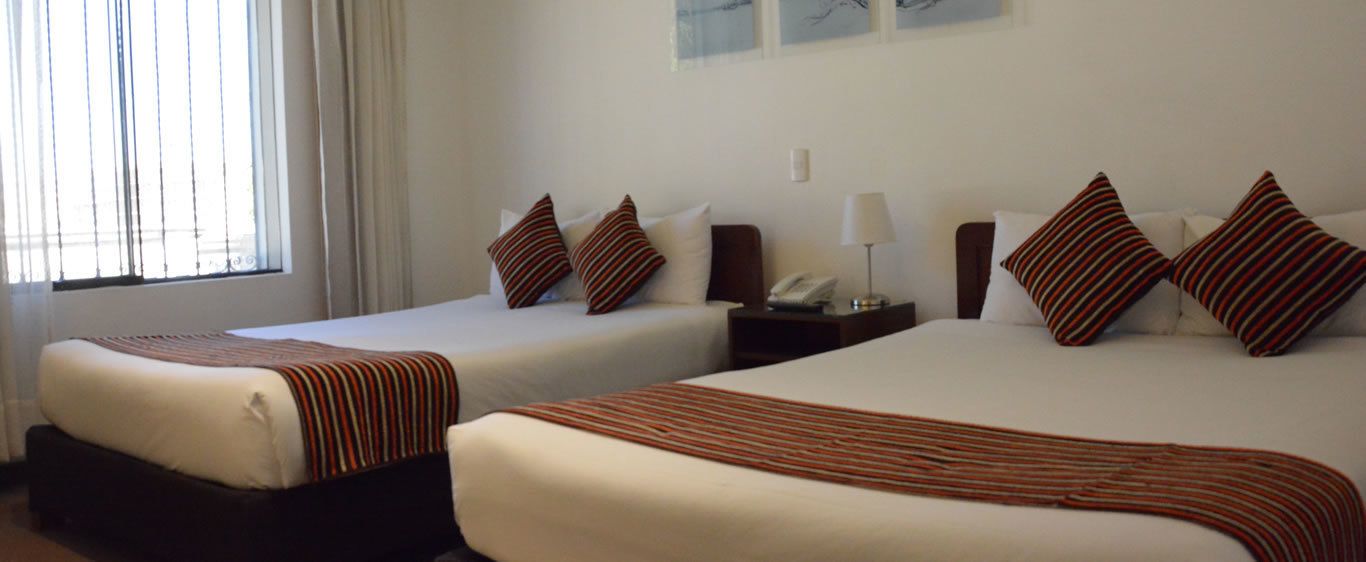 habitacion doble matrimonial | in-room safe, desk, free wifi, bed sheets