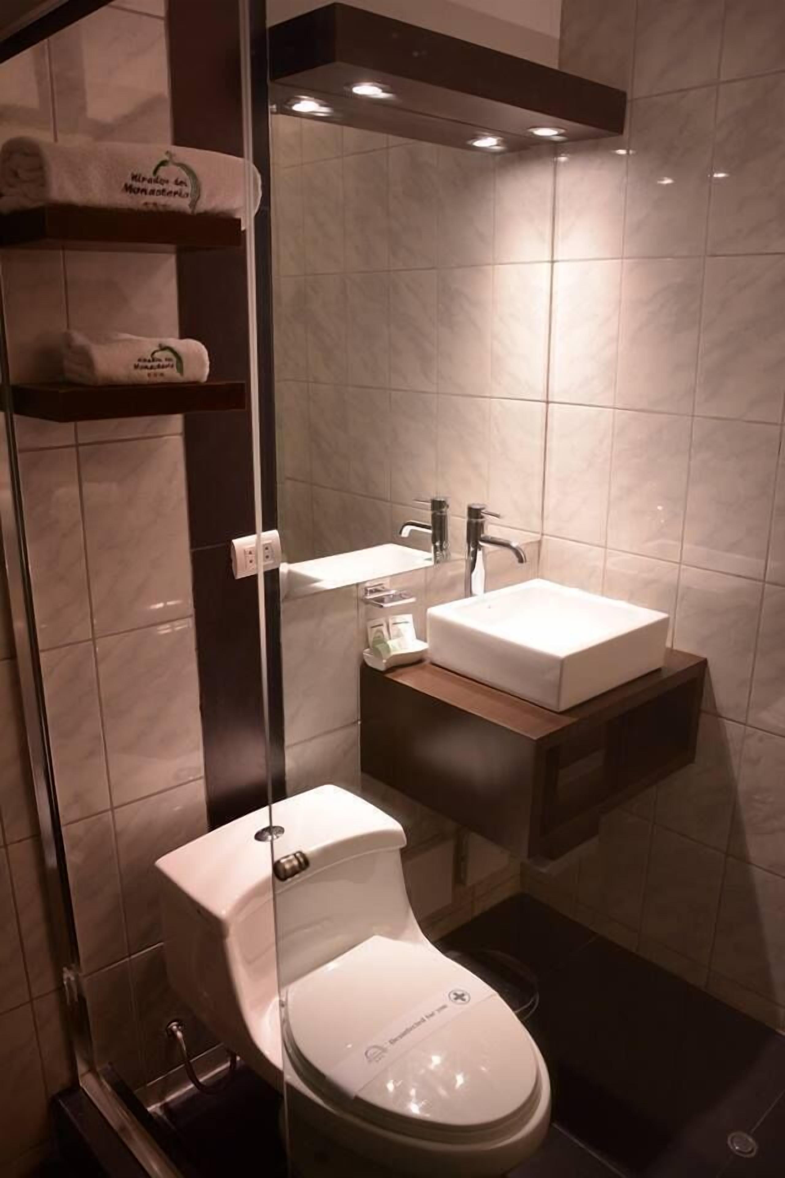 double room | bathroom | shower, free toiletries, hair dryer, towels