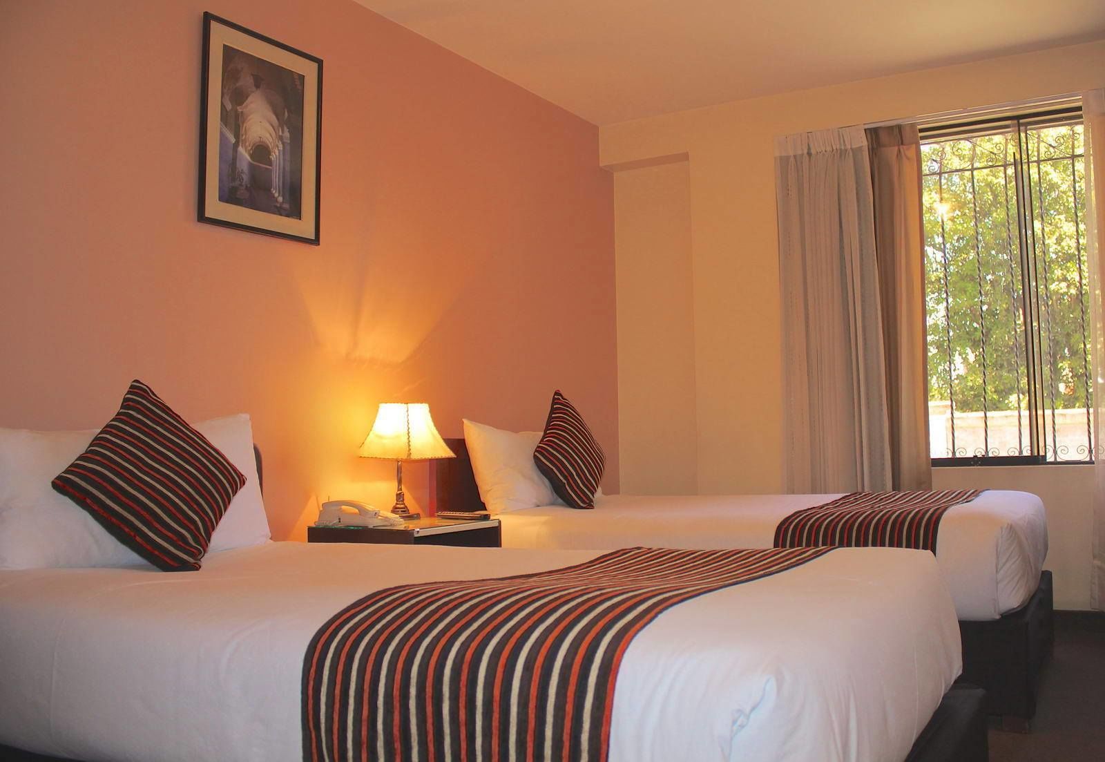 habitacion doble matrimonial | in-room safe, desk, free wifi, bed sheets