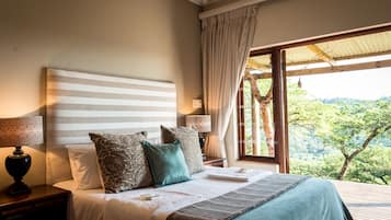 Luxury Suite | Desk, free WiFi, bed sheets