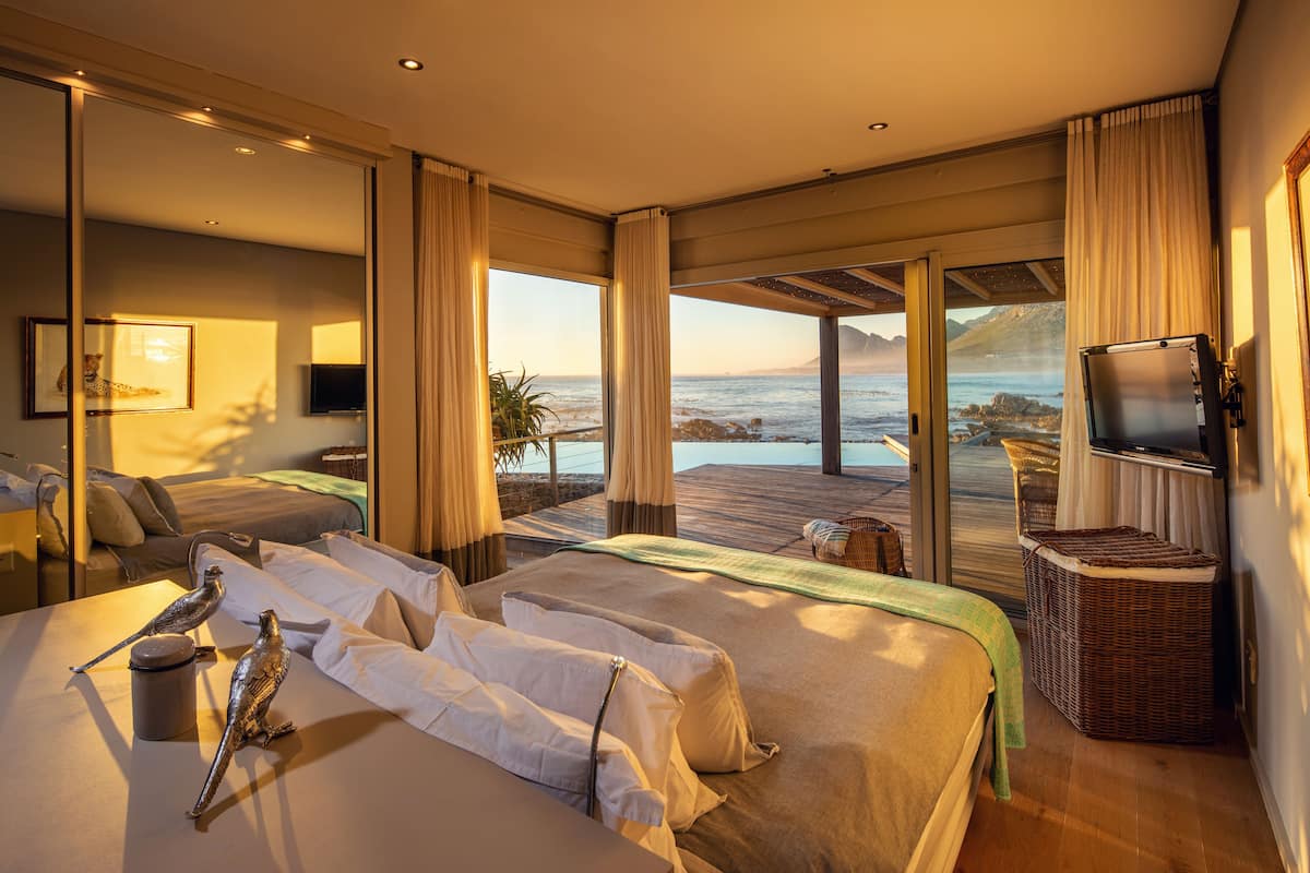 Family House, 4 Bedrooms | 4 bedrooms, in-room safe, desk, blackout curtains