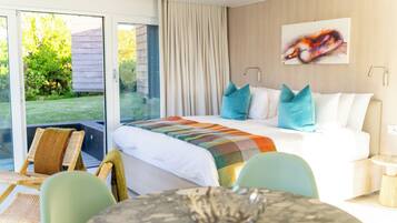 Standard Cottage | 4 bedrooms, in-room safe, desk, blackout drapes