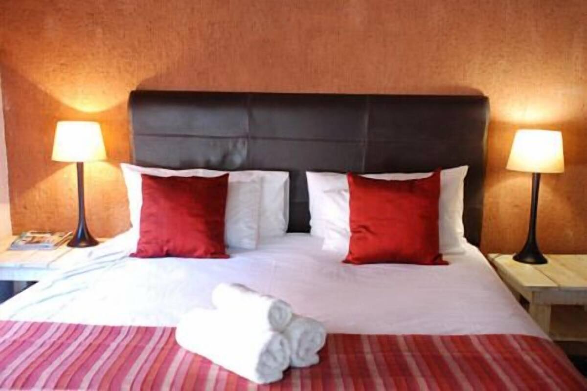 Luxury Room, 1 Bedroom | Minibar, free WiFi