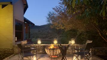 Shingwedzi Family Suite, 2 Bedroom, Mountain View | Terrace/patio