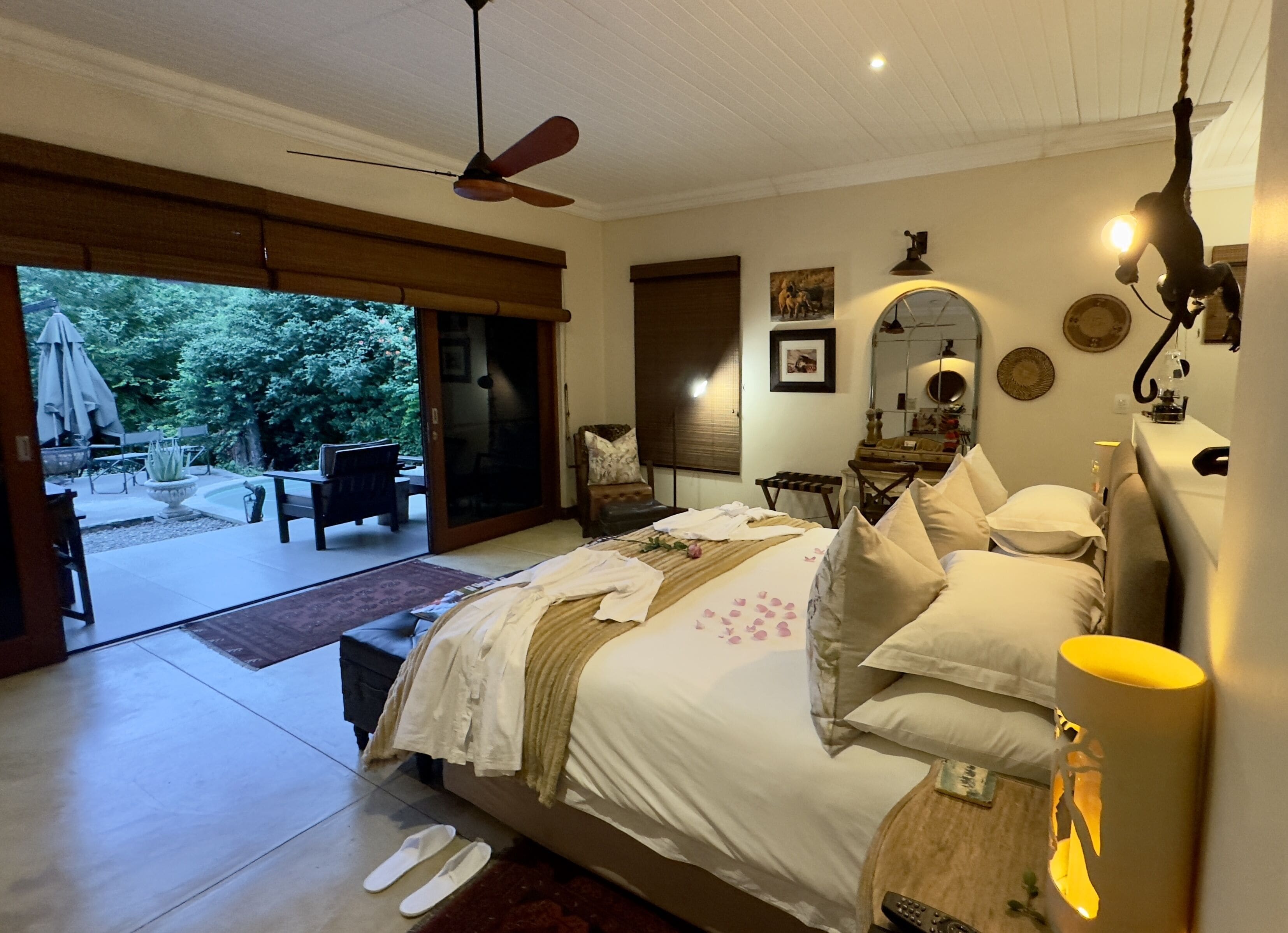 Mafunyane Luxury Honeymoon Suite | Premium bedding, down duvets, Select Comfort beds, minibar