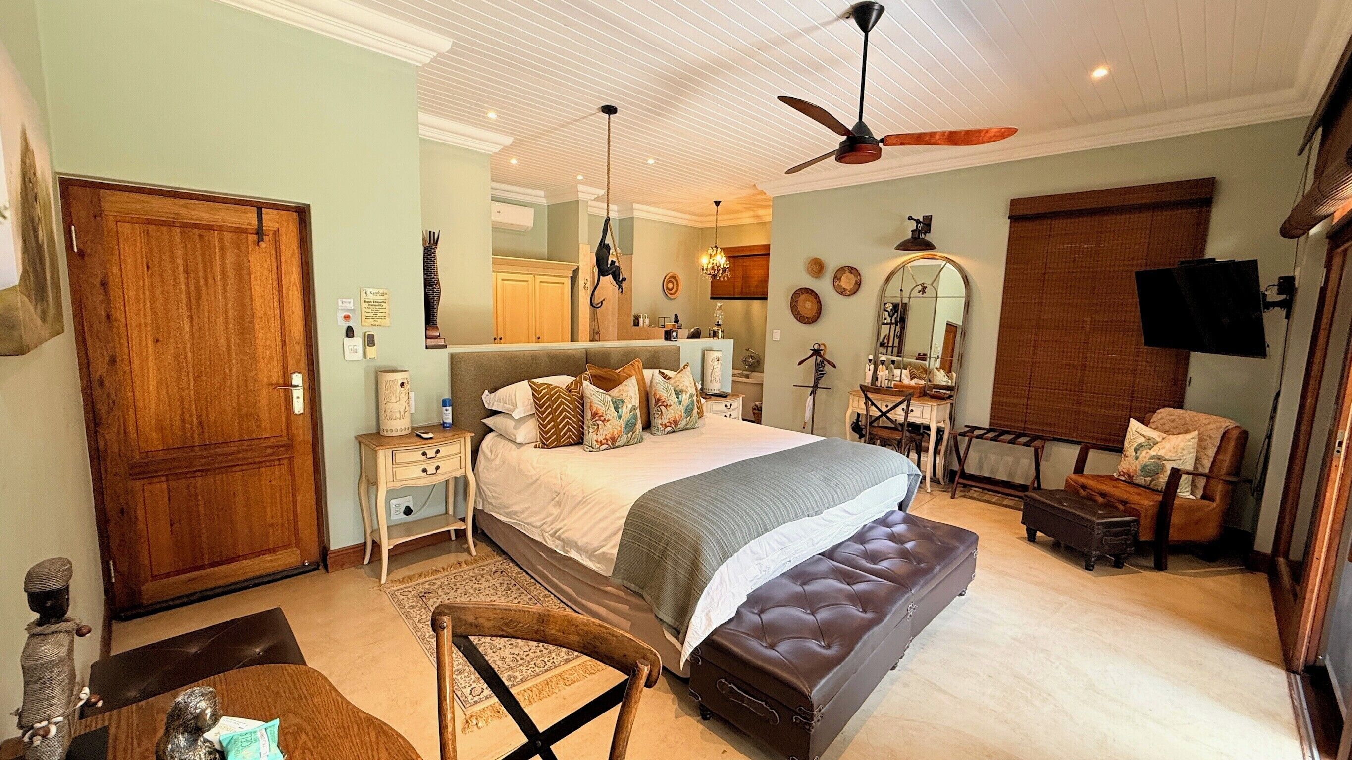 Ndlulamithi Luxury Suite, River View | Premium bedding, down duvets, Select Comfort beds, minibar