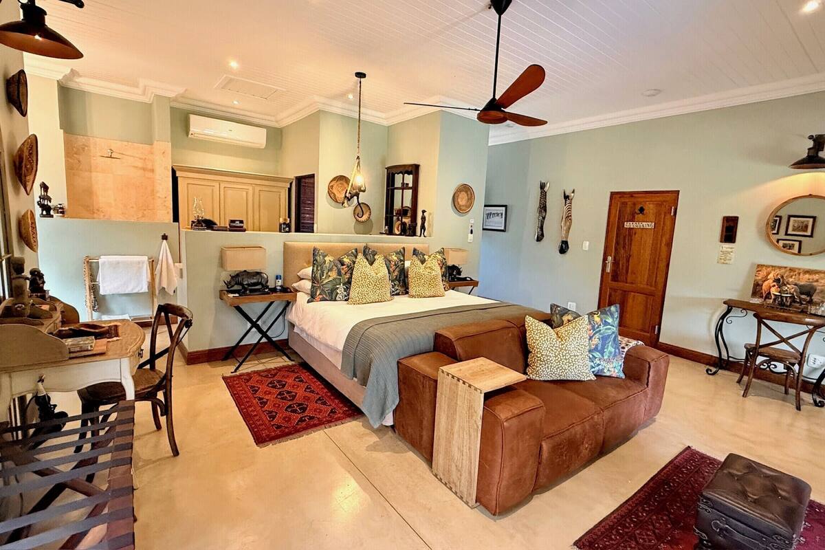 Shawu Luxury River Suite | Premium bedding, down duvets, Select Comfort beds, minibar