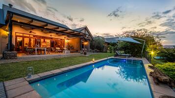 Kambaku Luxury 2 Bedroom River House | Terrasse/patio