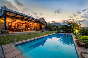 Kambaku Luxury 2 Bedroom River House | Terraza o patio