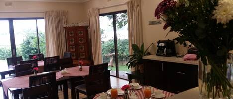 Ilmainen päivittäinen englantilainen aamiainen