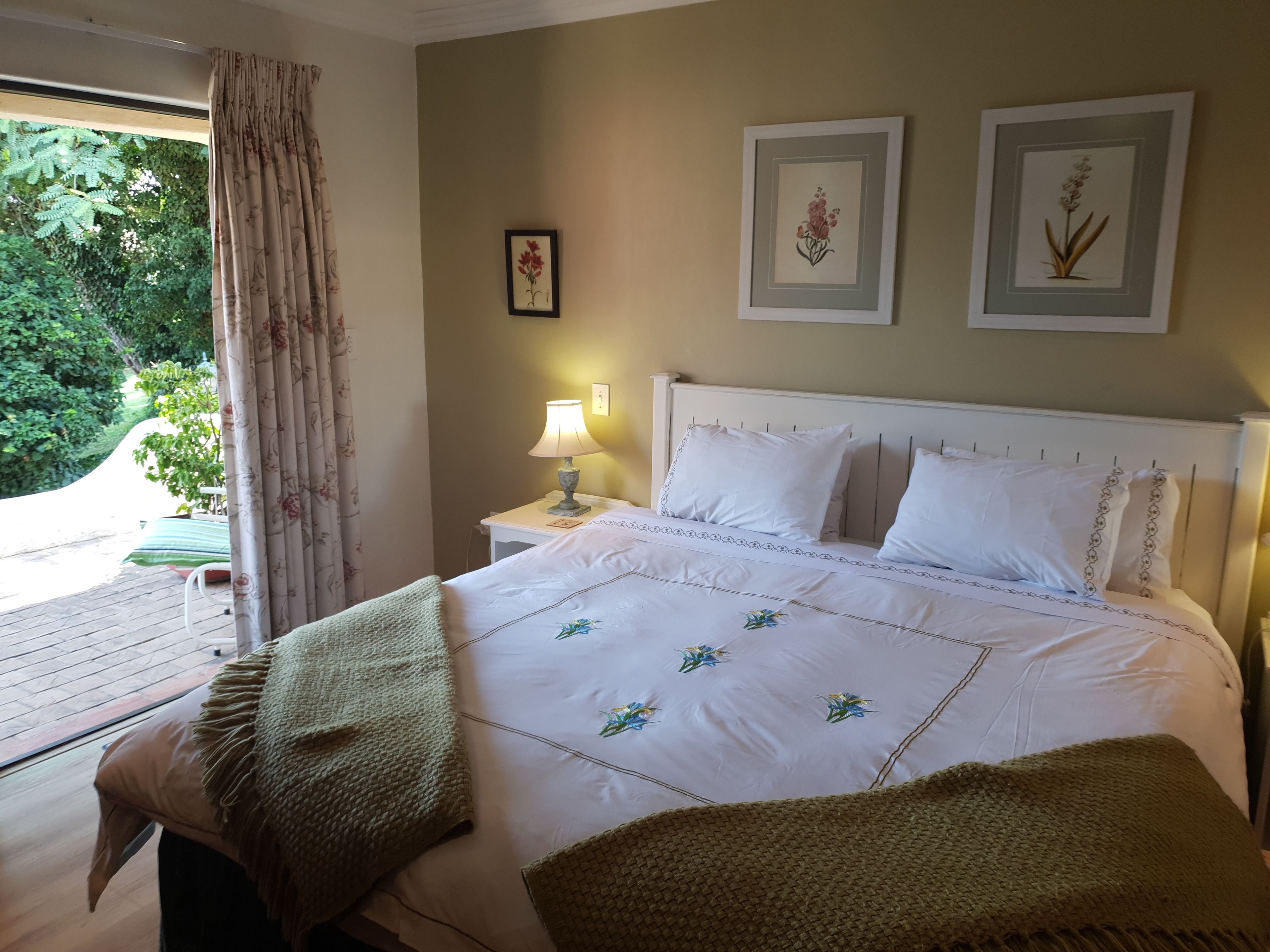 Quarto casal superluxo, 1 quarto (Room 2) | Frigobar, cofres nos quartos, individualmente decorados