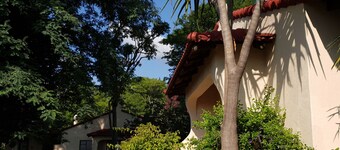 Villa Botanica Executive Guest House
