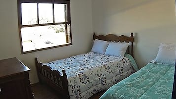 Departamento superior, 2 habitaciones, vista a la ciudad, en edificio contiguo | 2 habitaciones, escritorio y acceso para silla de ruedas