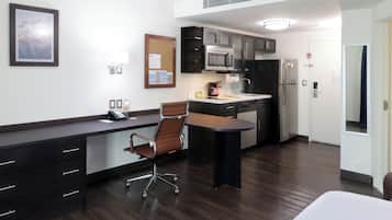 Standard Room | Premium bedding, in-room safe, individually furnished, desk