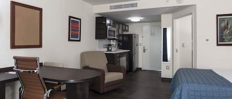 Premium bedding, in-room safe, desk, laptop workspace