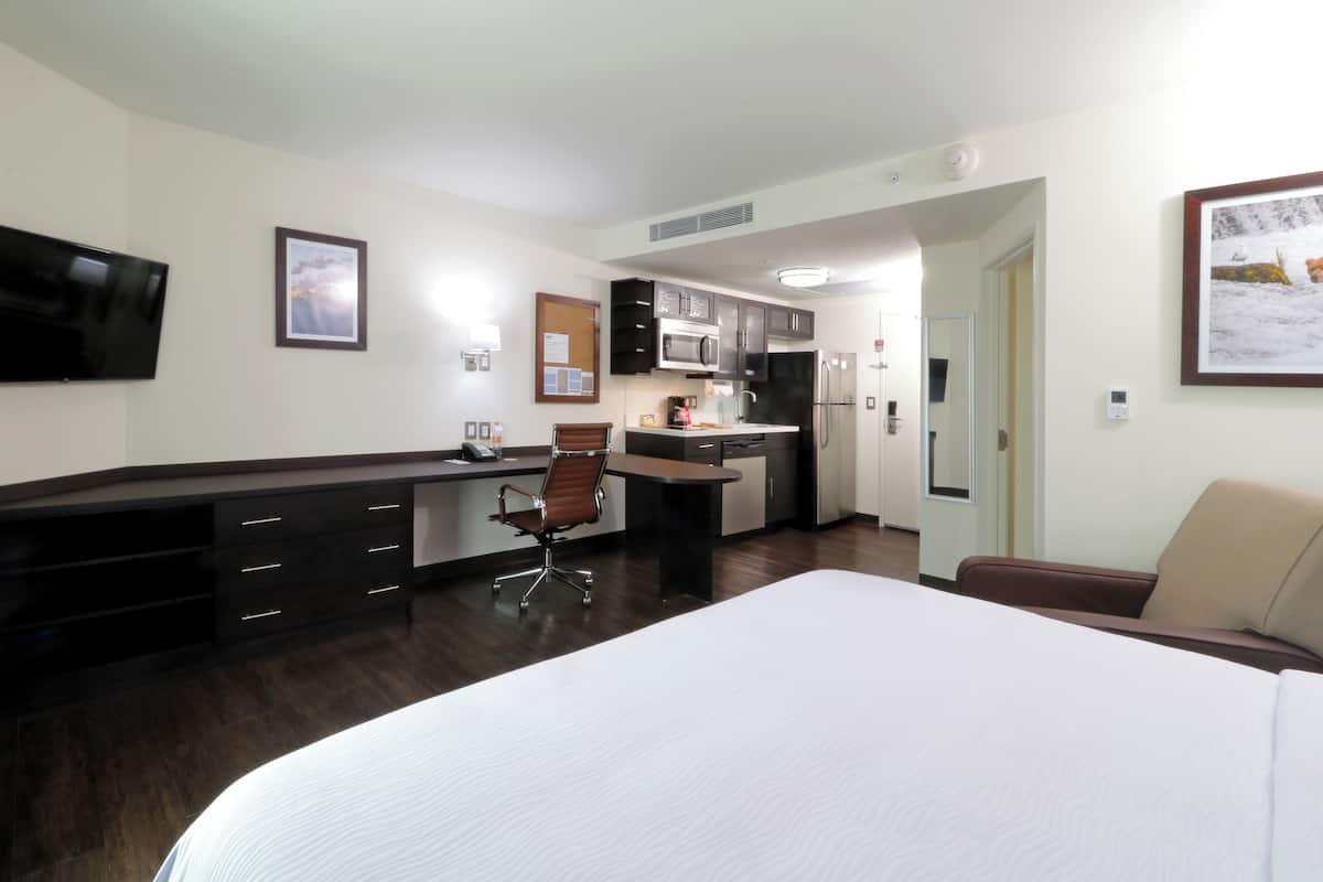 고급 침구, 객실 내 금고, 각각 다르게 가구 비치, 책상