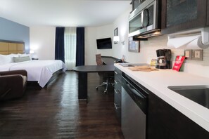 고급 침구, 객실 내 금고, 각각 다르게 가구 비치, 책상