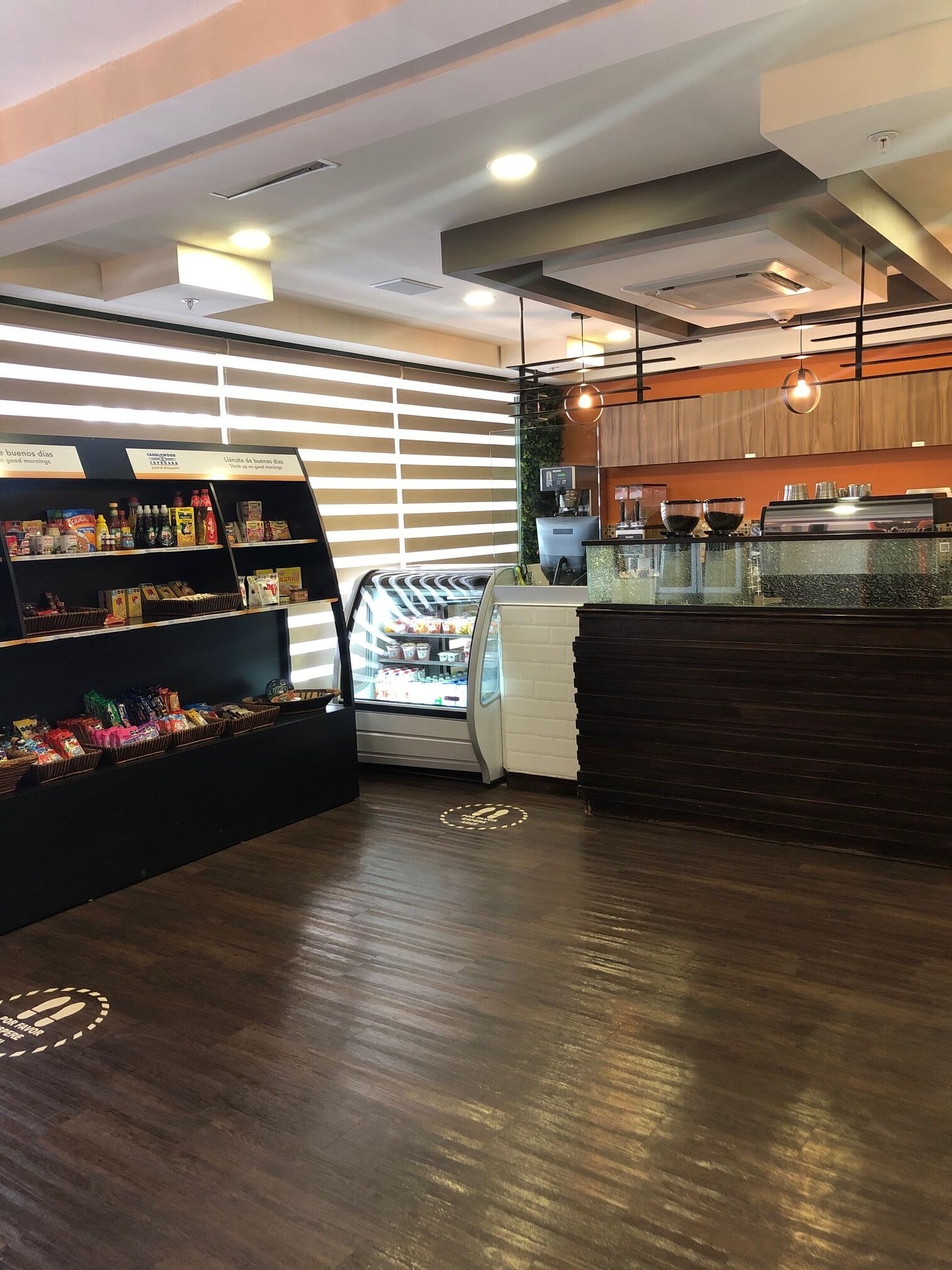 朝食 (テイクアウト)、毎日提供 (有料)