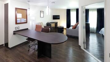 Suite, 1 King Bed | Living area
