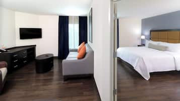 Suite, 1 cama King size | Ropa de cama de alta calidad y caja de seguridad en la habitación