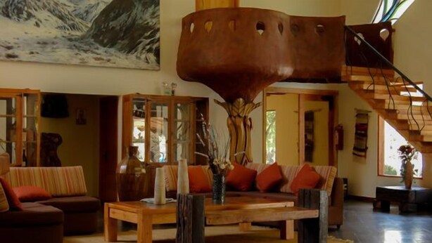 Lobby - Hotel Qamaqi (San José de Maipo)