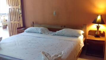 Double Room, 1 Katil Raja (King), Private Bathroom | Katil bayi/kot (surcaj), Wi-fi percuma