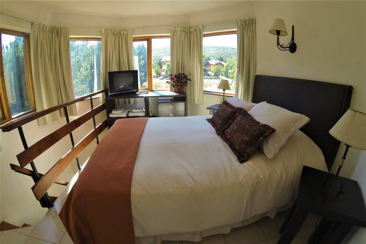 Down duvets, in-room safe, blackout curtains, free WiFi