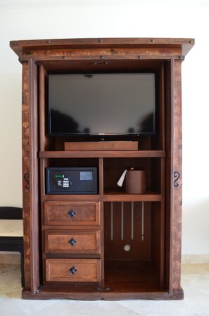 Standard Studio Suite, Kitchenette, Ocean View | Safe - LCH Gold Scape (San José del Cabo)