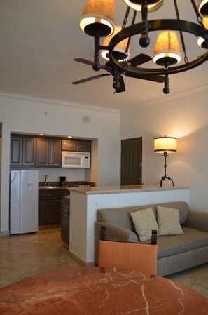 Télévision à écran plat de 32 pouces avec chaînes par câble, télévision