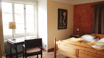 Family Room (excludinng bed linen and cleaning)