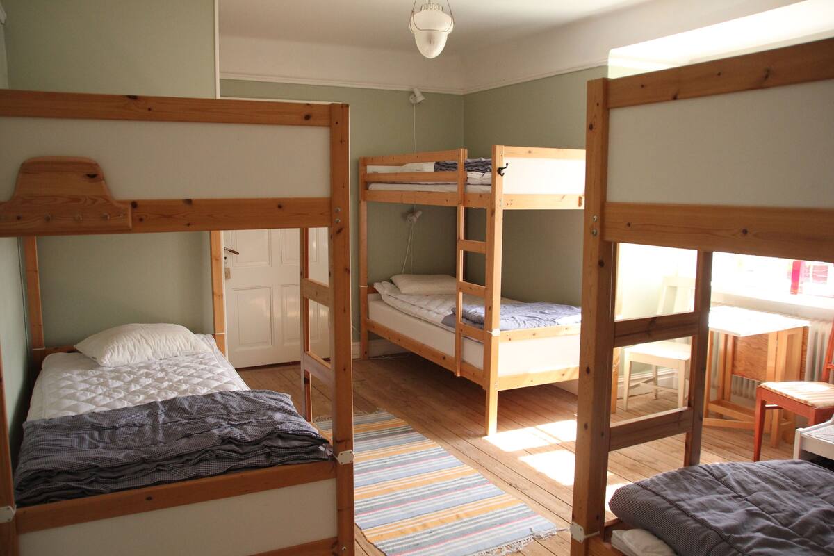 Family Room, Shared Bathroom (excludinng bed linen and cleaning)