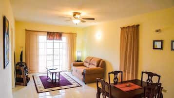 Apartamento exclusivo, 1 quarto, vista para a cidade, no pátio | Banheiro | Chuveiro/banheira combinados, produtos de toalete grátis