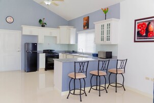 Appartamento Executive, 2 camere da letto, vista giardino | Pasti in camera